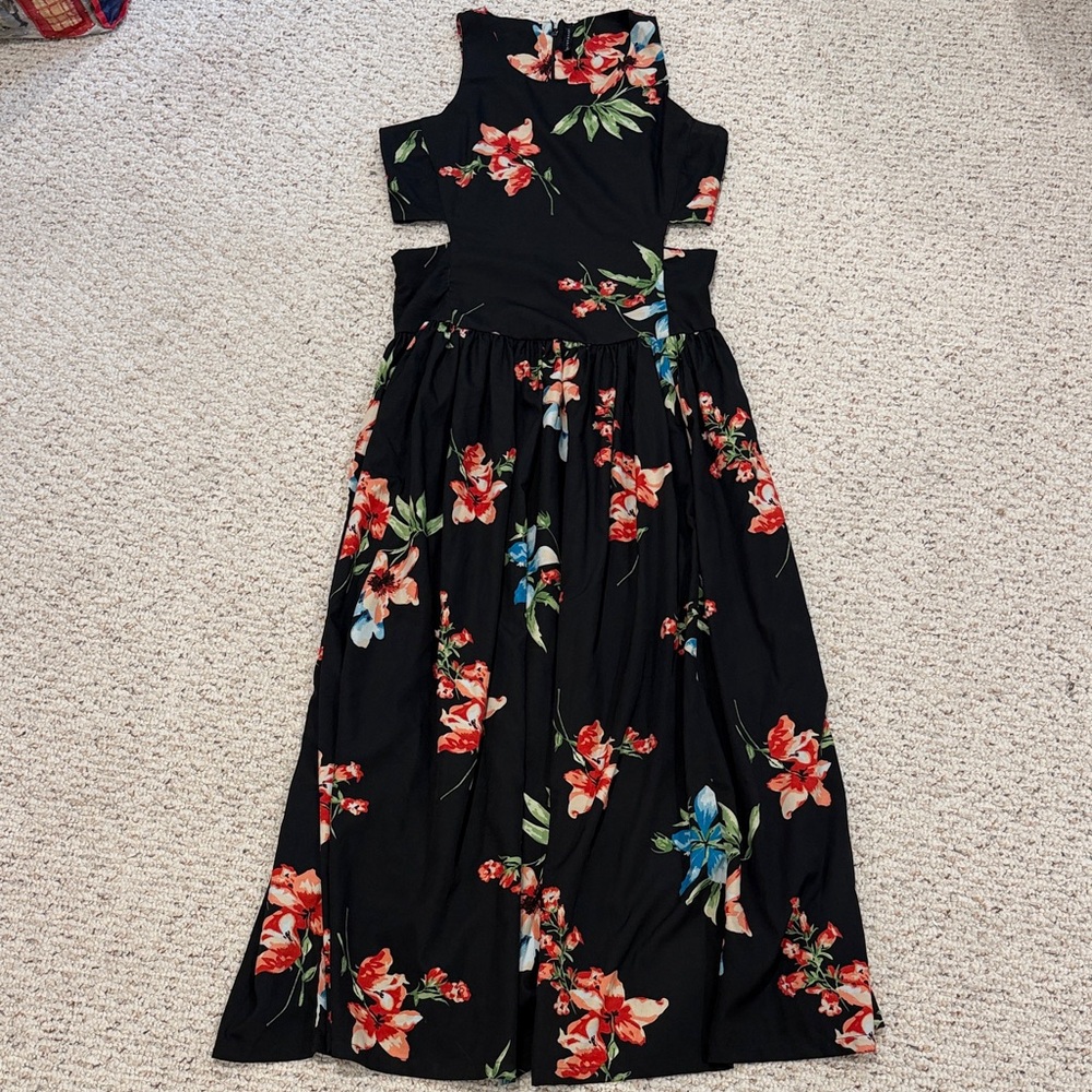 Walter Baker Size 2 Floral Black Maxi Dress with Cutout Sides C26-026